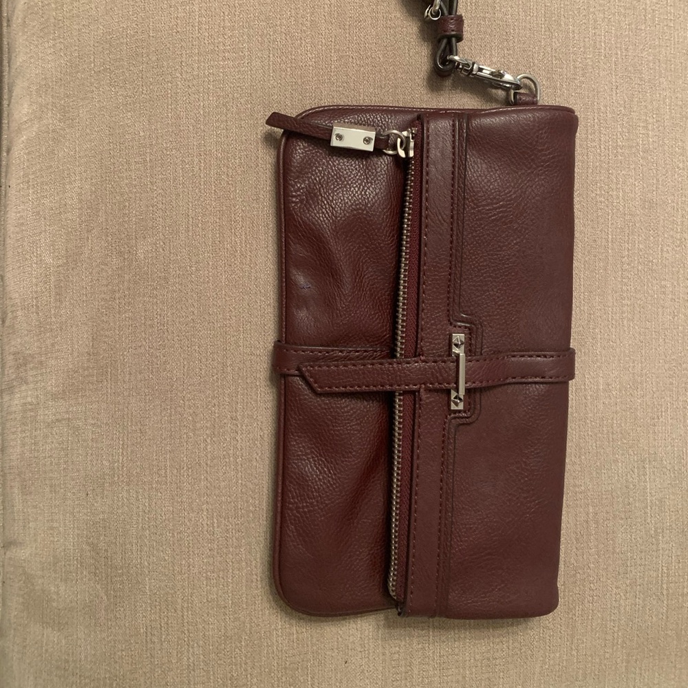 Vera Wang Wristlet
